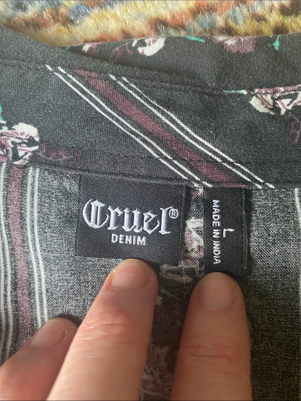 Cruel Denim black floral pearl snap western shirt - Picture 2 of 8